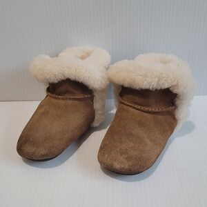 Ugg Boots Erin Brown Baby Toddler Size 04/05 Sheepskin Booties.